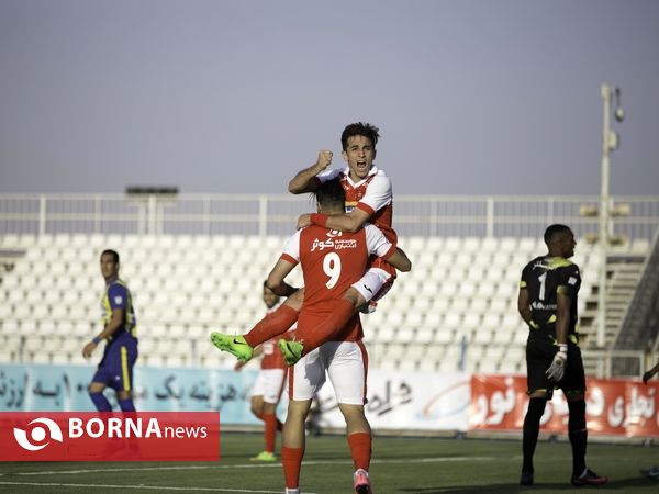 دیدار تیم های گسترش فولاد تبریز و پرسپولیس با برتری شاگردان برانکو