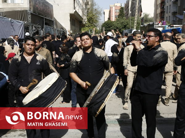 آیین گل مالی در حسینیه لرستانی های تهران
