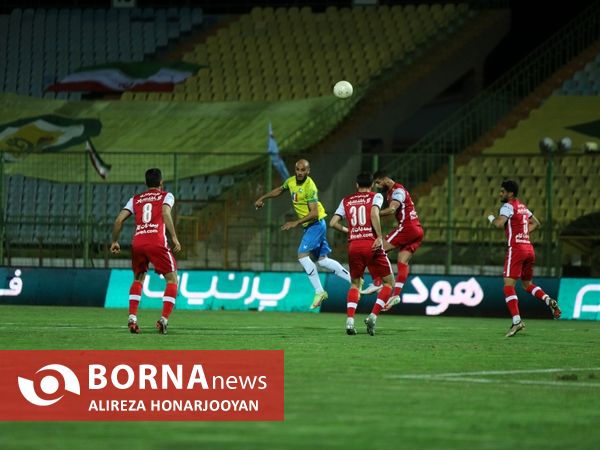 دیدار تیم های فوتبال صنعت نفت - پرسپولیس