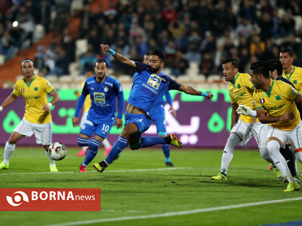 دیدار تیم های استقلال تهران - صنعت نفت آبادان