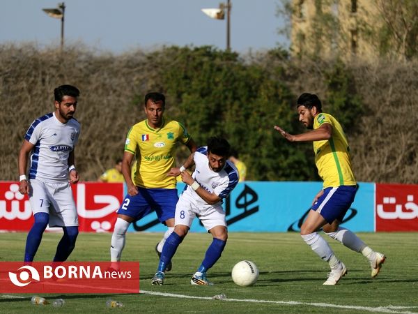 دیدار تیم های فوتبال صنعت نفت آبادان - داماش پارسه تهران
