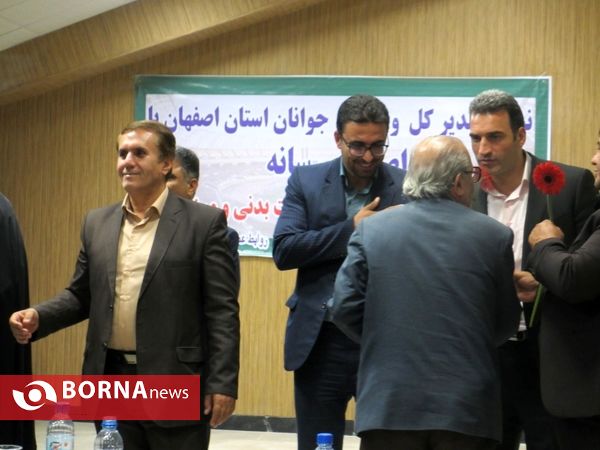 نشست صمیمانه مدیرکل ورزش و جوانان استان اصفهان با خبرنگاران ورزشی به مناسبت هفته تربیت بدنی