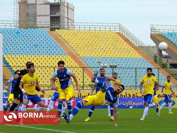 دیدار تیم های فوتبال صنعت نفت - شمس آذر قزوین
