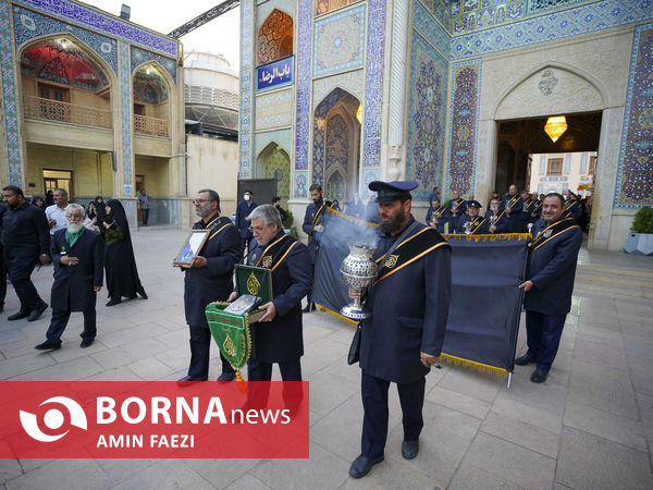 آیین لاله گردانی در حرم مطهر شاهچراغ(ع) به یاد شهدای ترور ۴ آبان