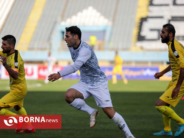 دیدار تیم‌های فوتبال آلومینیوم اراک _ فجر شهید سپاسی شیراز