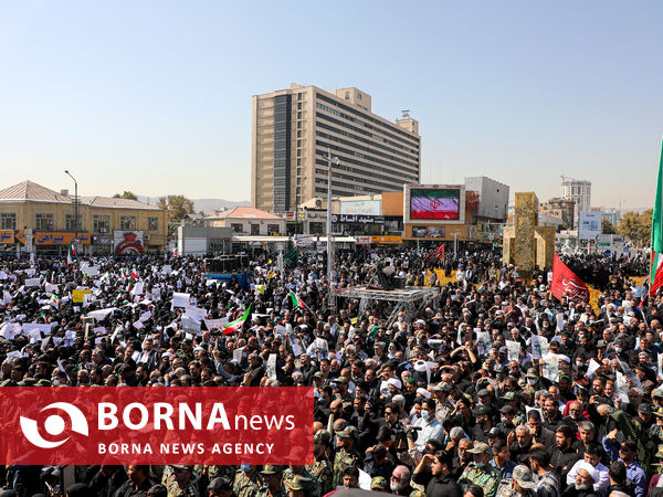 خروش مشهدی‌ها علیه اغتشاشگران همراه با تشییع شهدای امنیت