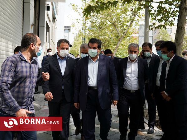 بازدید رئیس بانک مرکزی ومدیرعامل بانک رفاه از مرکز واکسیناسیون