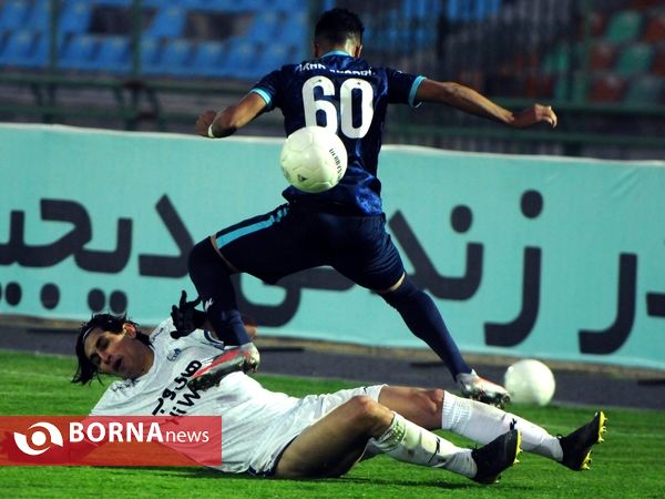 دیدار تیم های فوتبال استقلال- پیکان