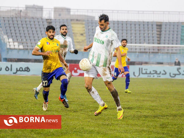 دیدار تیم های فوتبال آلومینیوم اراک - صنعت نفت آبادان