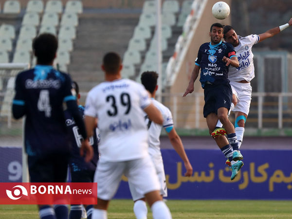 دیدار تیم های فوتبال پیکان - استقلال