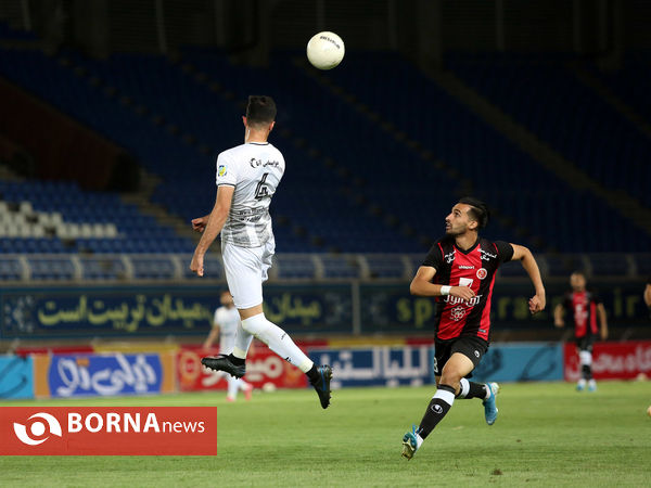 دیدار تیم های پدیده و تراکتورسازی