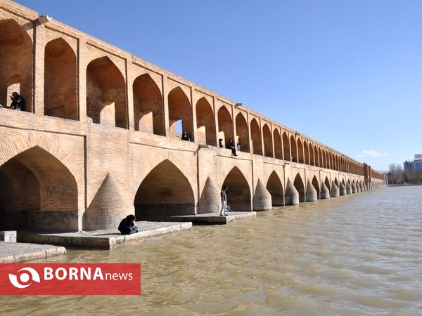 جاری شدن آب در زاینده روز
