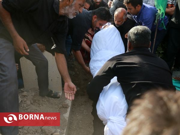 تشییع کارگران متروپل در آرامستان جُرف