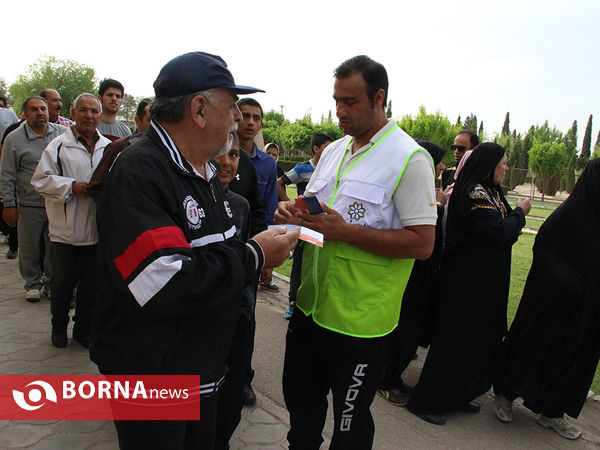 پیاده روی خانوادگی به مناسبت عید مبعث در شیراز ‎
