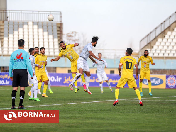 دیدار تیم‌های فوتبال آلومینیوم اراک _ فجر شهید سپاسی شیراز