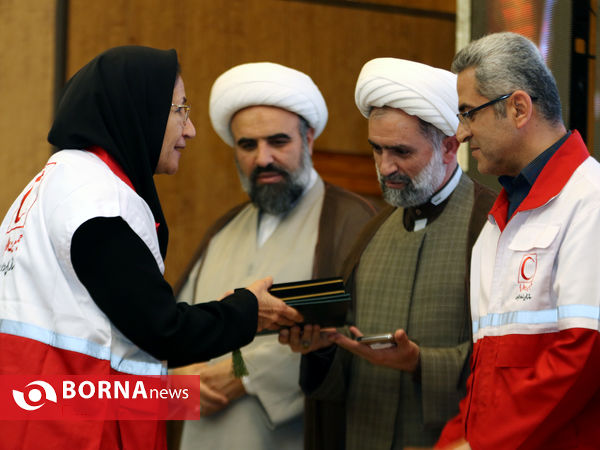 همایش نکوداشت خدمات داوطلبانه و تجلیل از داوطلبان برگزیده هلال احمر فارس