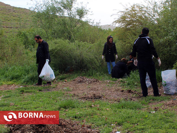تلاش خبرنگاران آذربایجان غربی برای پاکسازی طبیعت از زباله