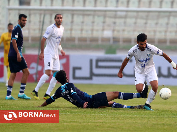 دیدار تیم های فوتبال پیکان - استقلال