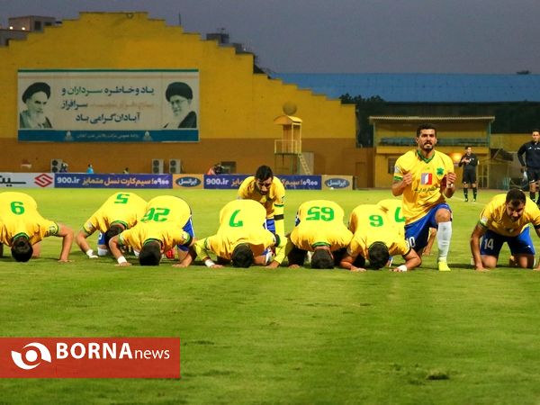 در حاشیه دیدار تیم های فوتبال صنعت نفت - آلومینیوم