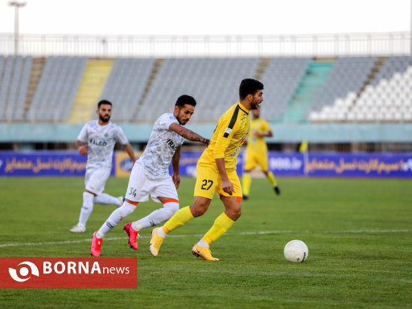 دیدار تیم‌های فوتبال آلومینیوم اراک _ فجر شهید سپاسی شیراز