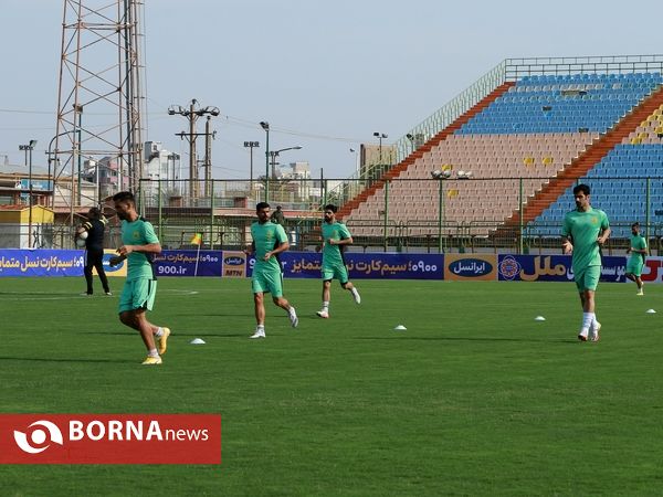 در حاشیه دیدار تیم های فوتبال صنعت نفت - شمس آذر قزوین