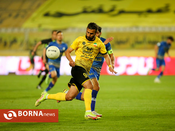 دیدار تیم‌های فوتبال فولاد مبارکه سپاهان و گل‌گهر سیرجان