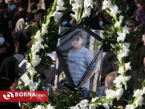 تشییع جانباختگان متروپل در آرامستان آبادان