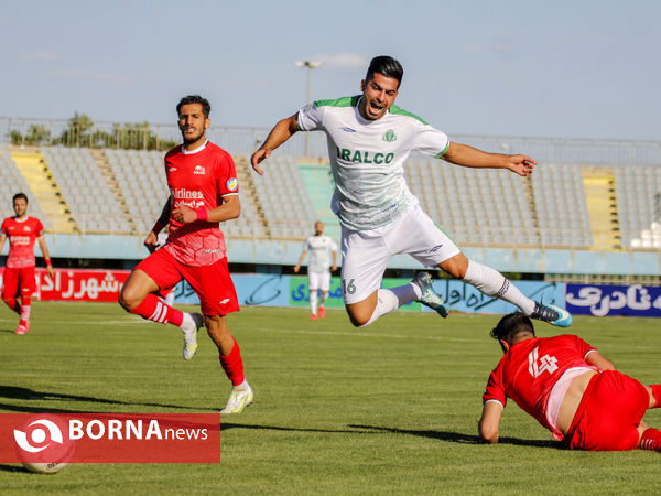 دیدار تیم های فوتبال آلومینیوم اراک-تراکتور سازی تبریز