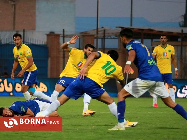 دیدار تیم های فوتبال صنعت نفت و استقلال