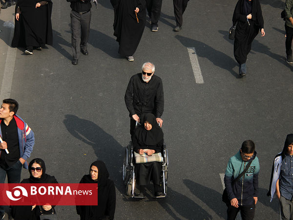 پیاده روی جاماندگان اربعین در تهران (4)