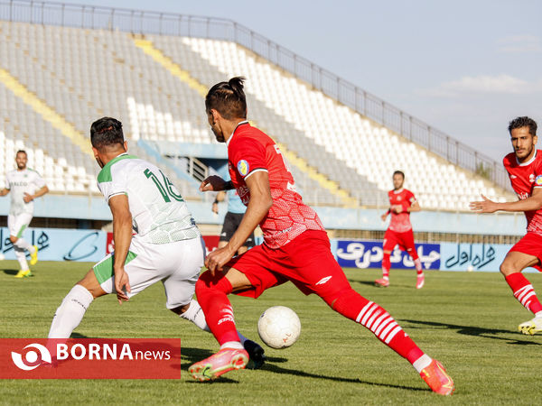 دیدار تیم های فوتبال آلومینیوم اراک-تراکتور سازی تبریز