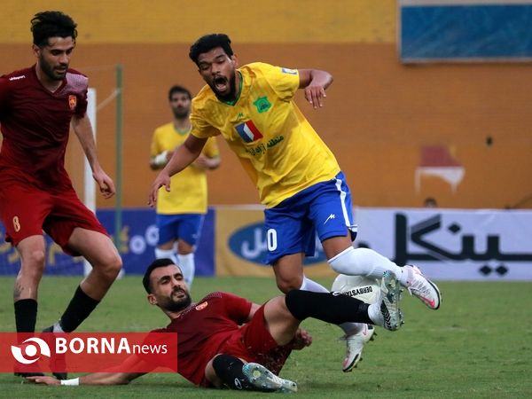 دیدار تیم های فوتبال صنعت نفت - پدیده