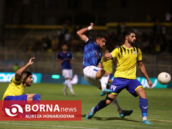 دیدار تیم های فوتبال نفت مسجدسلیمان - استقلال