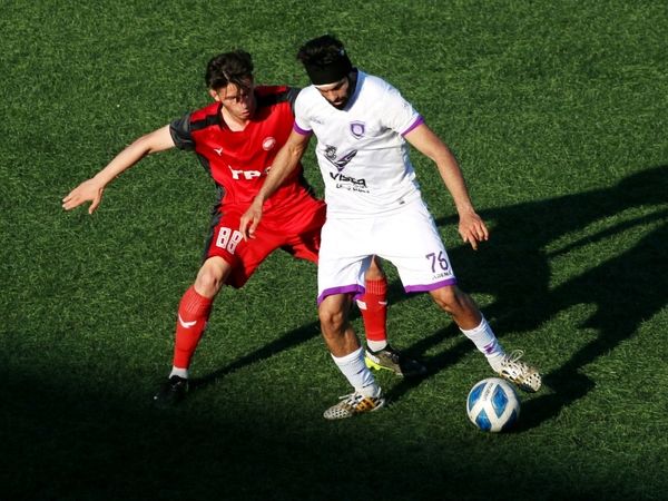 دیدار تیم‌های فوتبال سپیدرود رشت _  ویستاتوربین تهران