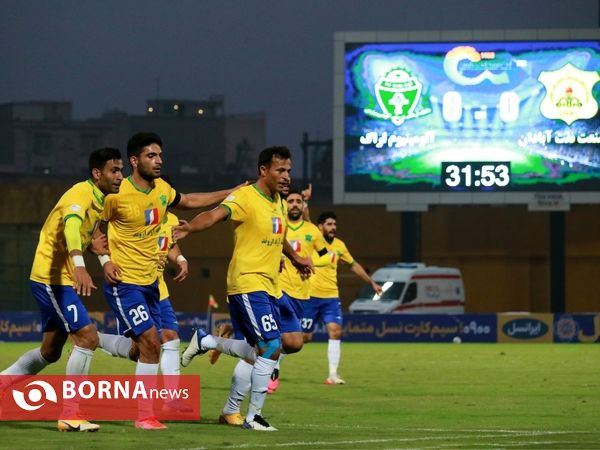 دیدار تیم های فوتبال صنعت نفت - آلومینیوم