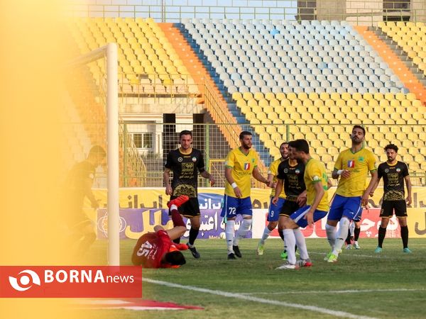 دیدار تیم های فوتبال صنعت نفت - سپاهان