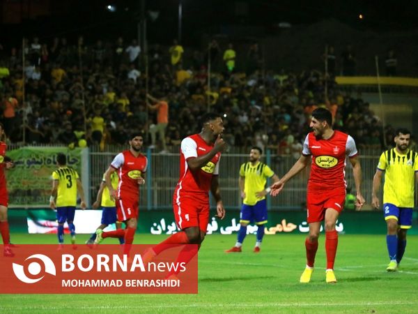 دیدار تیم های فوتبال نفت مسجدسلیمان - پرسپولیس