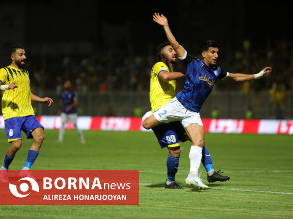 دیدار تیم های فوتبال نفت مسجدسلیمان - استقلال