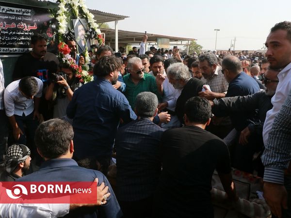 خاکسپاری جانباختگان متروپل در قطعه ورزشکاران بهشت رضای آبادان