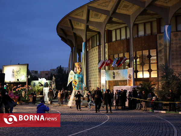 نخستین روز جشنواره تئاتر فجر -نمایش "تنها یک زمین داریم"