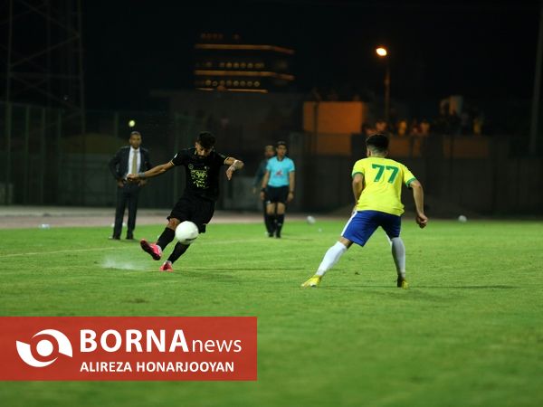 دیدار تیم های فوتبال صنعت نفت - سپاهان