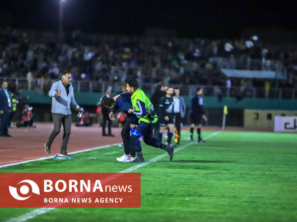 در حاشیه دیدار تیم های فوتبال آلومینیوم - استقلال