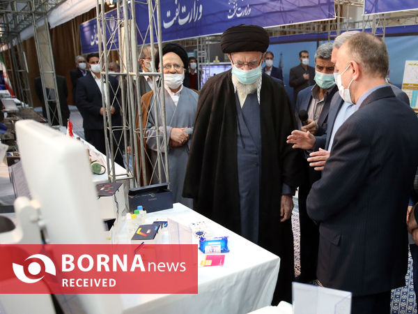 بازدید رهبر انقلاب از نمایشگاه توانمندی‌های صنعتی