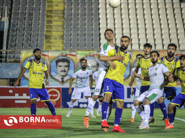 دیدار تیم های فوتبال آلومینیوم اراک-نفت مسجدسلیمان