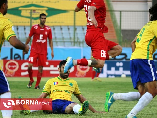 دیدار تیم های فوتبال صنعت نفت - شهر خودرو