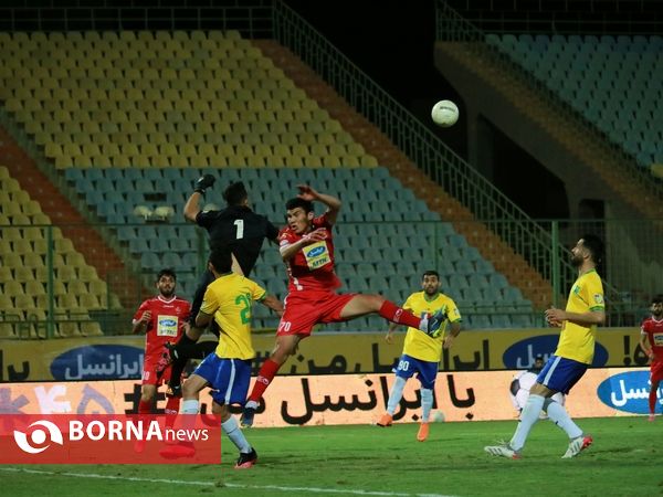 دیدار تیم های فوتبال صنعت نفت - پرسپولیس