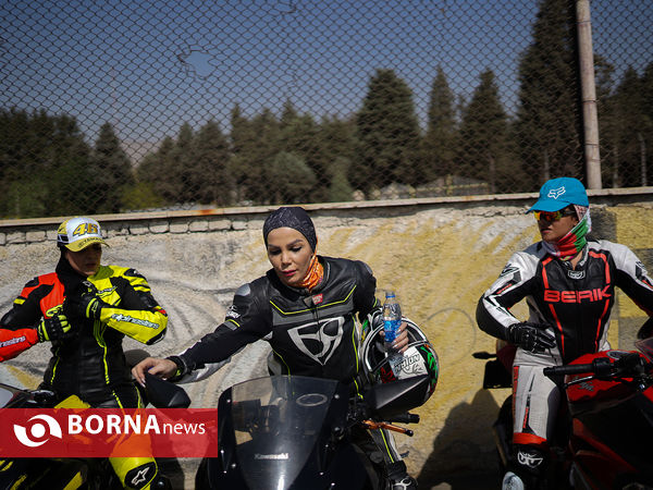مسابقه درگ موتورسواری بانوان