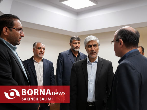  بازدید کیومرث هاشمی از ساختمان شماره ۲ وزارت ورزش و جوانان 