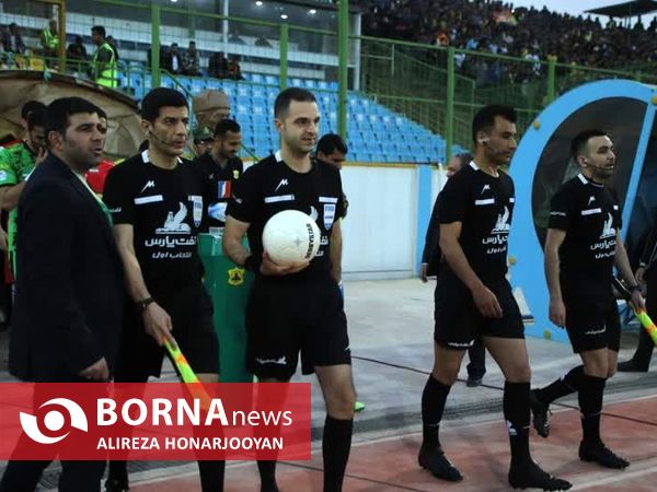 دیدار تیم های فوتبال صنعت نفت - پرسپولیس