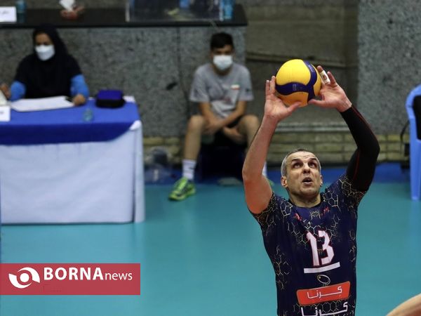 نیمه نهایی لیگ والیبال  ( فولاد سیرجان - سپاهان اصفهان )